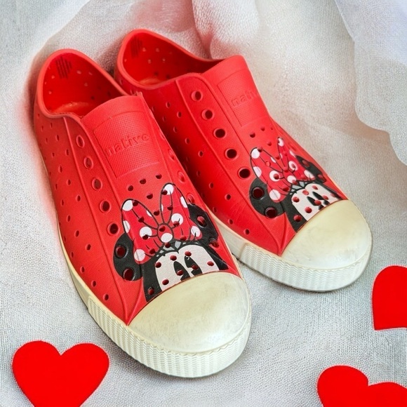 Native x Disney Minnie Mouse Jefferson Red and White Slip-on Shoes Girl’s Size 2 - Picture 1 of 6